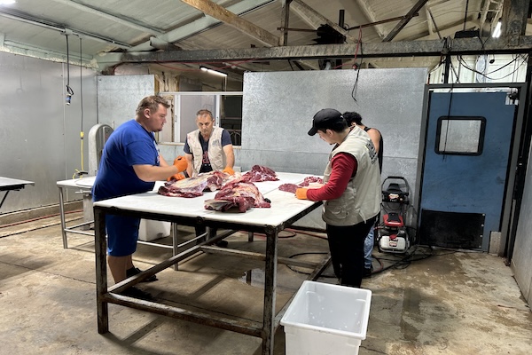 Baitulmaal Distributes Fresh Meat for 3K Meals Across the United States